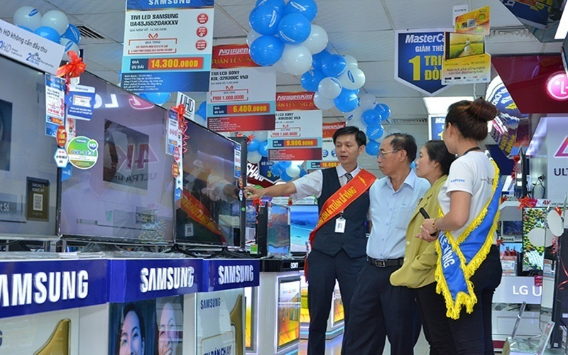 Cùng đi dạo, mua sắm đồ dùng cần thiết với gia đình tại Trung tâm Nguyễn Kim