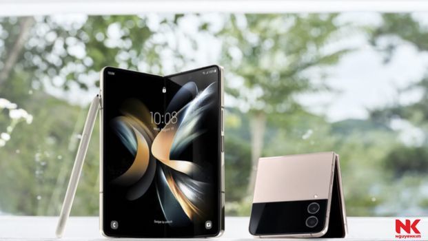 Samsung Galaxy Z Fold (trái) và Samsung Galaxy Z Flip (phải)