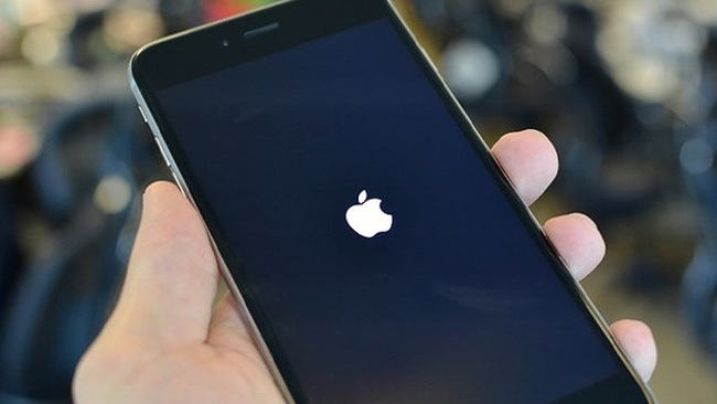 iPhone sau khi tắt máy mở không lên nguồn