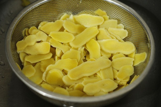 Thái gừng thành lát mỏng (Nguồn: Internet)