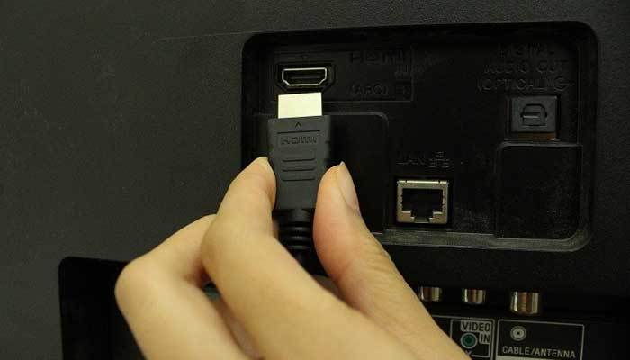 Lắp đầu còn lại của dây HDMI vào dàn máy Sony