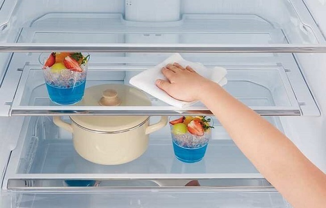 Vệ sinh tủ lạnh thường xuyên và đúng cách sẽ giúp nhanh chóng xóa bỏ bám bẩn