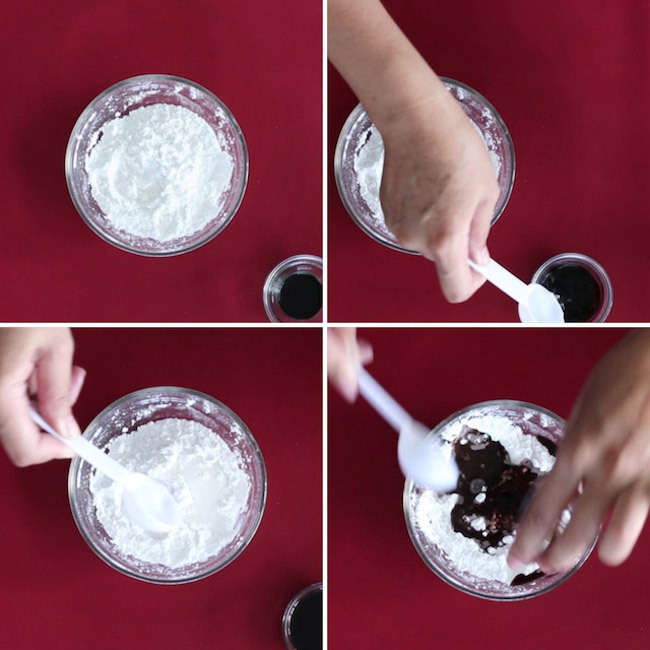 Cách làm trà sữa trân châu đường đen - trộn bột cacao vào bột năng