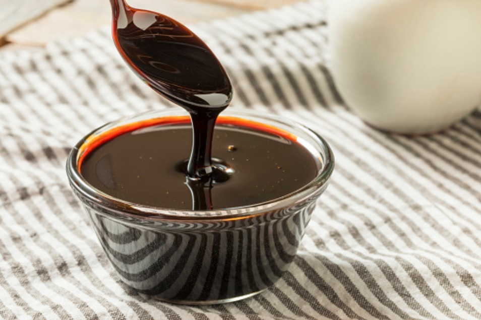 Nấu siro đường đen ngâm trân châu