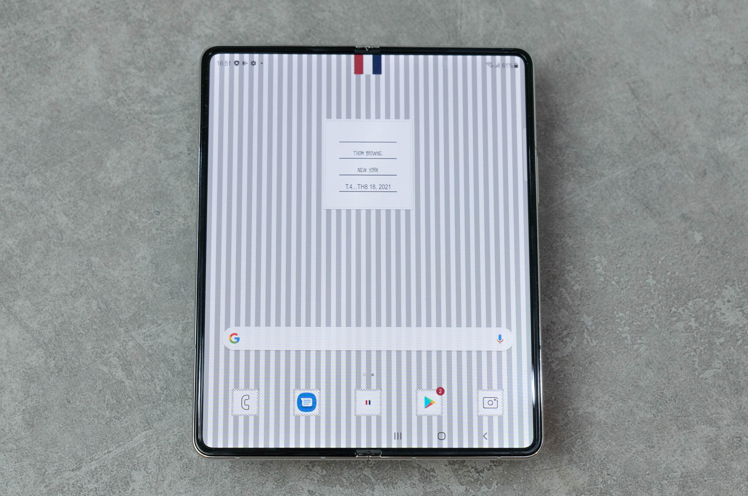Bạn muốn sở hữu một chiếc điện thoại thông minh đột phá và tinh tế? Hãy chiêm ngưỡng hình nền Samsung Fold 4 - một cỗ máy công nghệ đặc biệt với thiết kế độc đáo và đầy màu sắc, đem lại sự lôi cuốn và chú ý đến từ những người xung quanh.