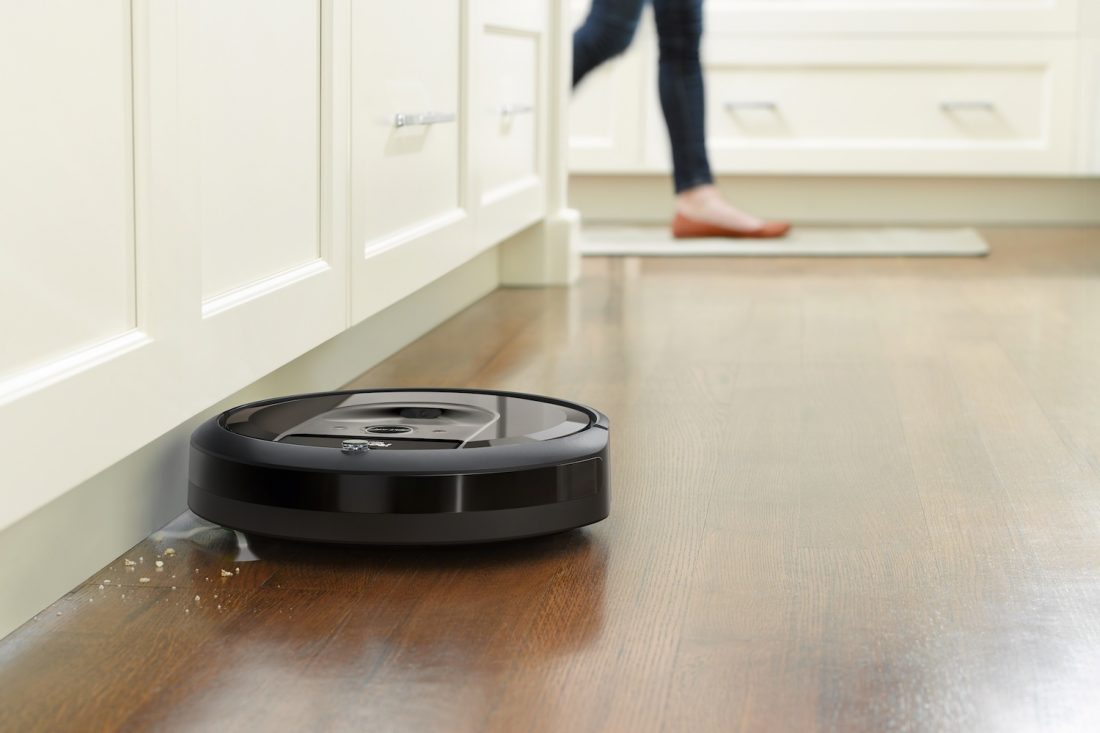 Robot hút bụi có nhược điểm không thể dọn nếu sàn nhà bừa bộn