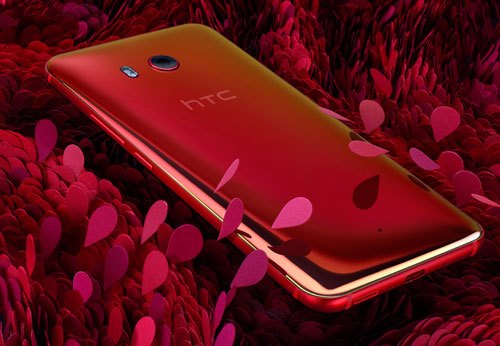 Điện thoại HTC U11 Solar Red với màu đỏ thời thường nhanh chóng thu hút sự chú ý người hâm mộ