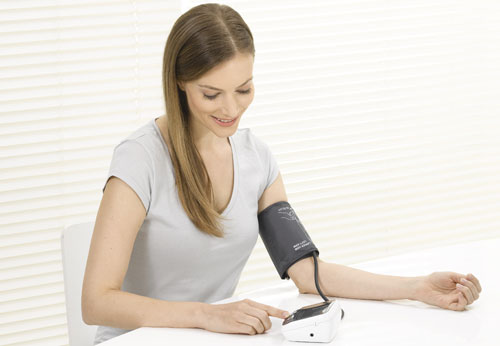cách đo huyết áp bằng máy bơm tay