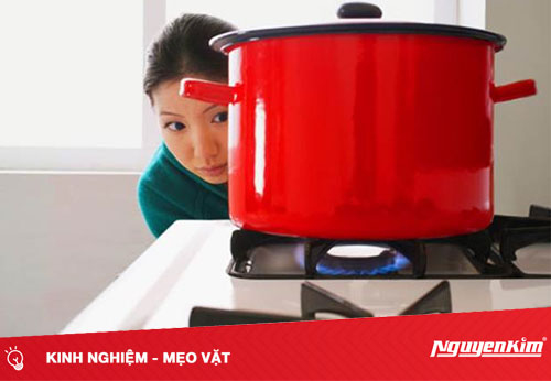 cách sửa bếp gas bị bùng lửa