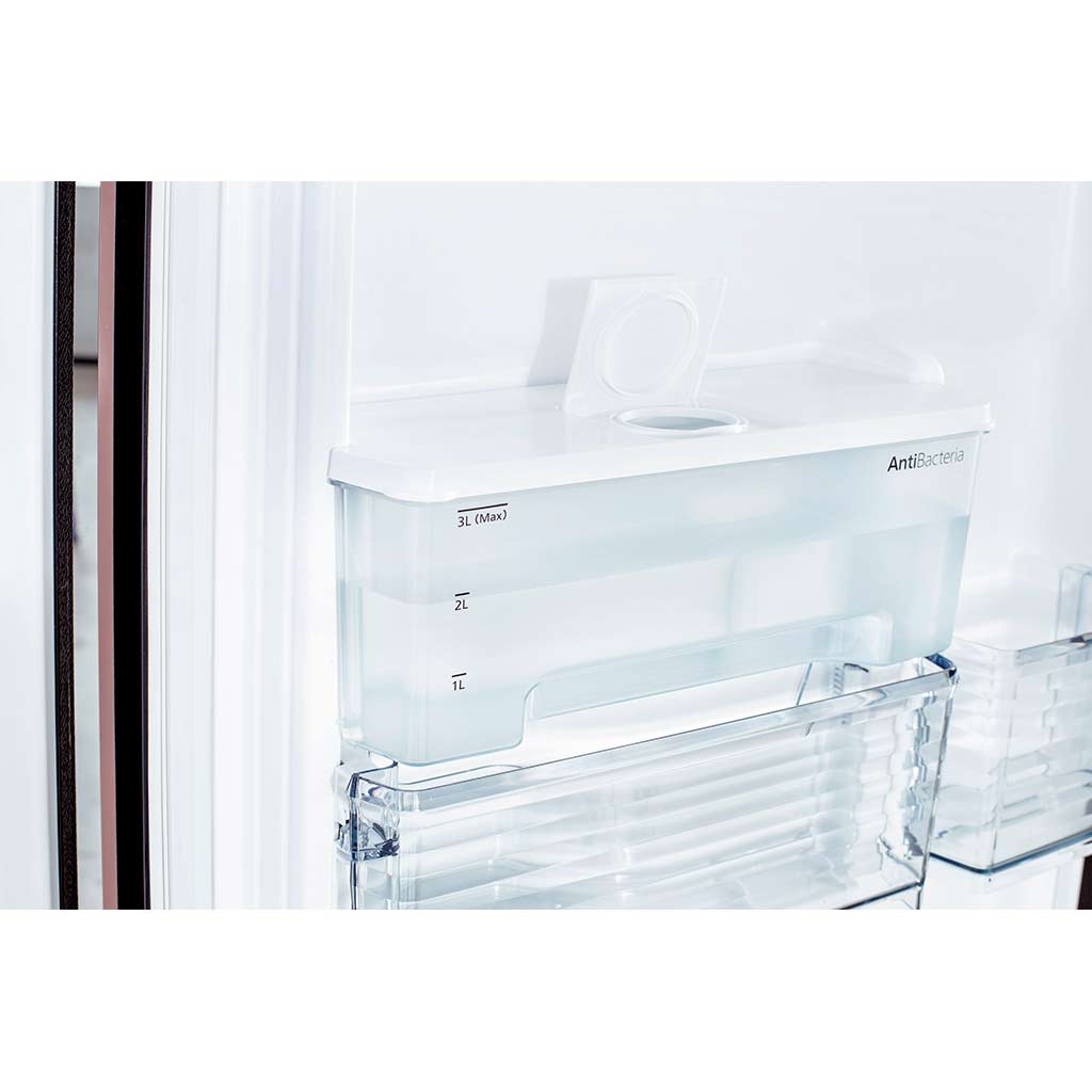 Tủ lạnh Panasonic Inverter 322 lít NR-BC360WKVN mặt nghiêng phải ngăn trữ nước