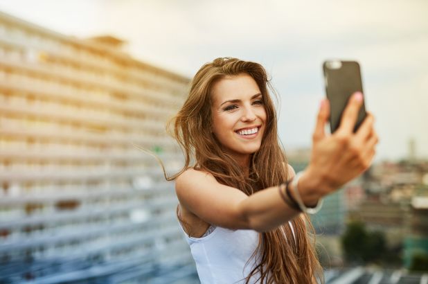 Selfie Là Gì? 20 Cách Chụp Ảnh Selfie Đẹp Cho Nàng Mê ...