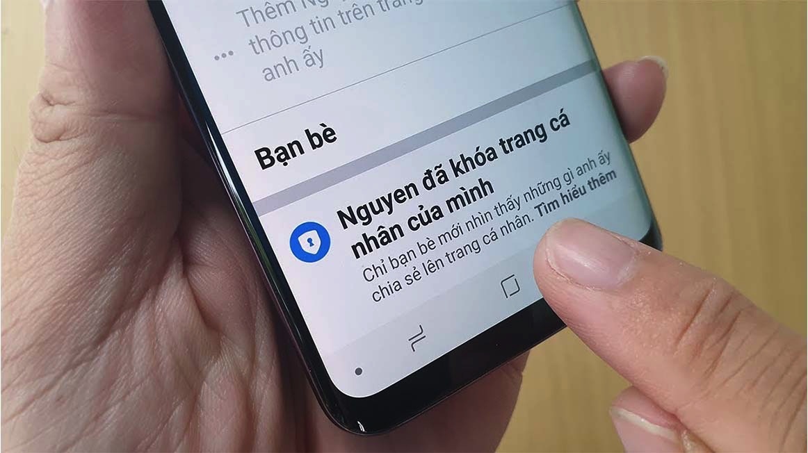 Có cách nào để khóa trang cá nhân trên Facebook Lite tự động sau một khoảng thời gian nhất định không?