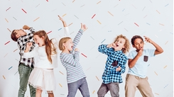 Bạn Chọn Dàn Karaoke Hay Loa Kéo Di Động Cho Mùa Hè Này?