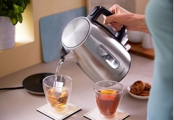 Có nên trút cạn nước trong bình siêu tốc ngay khi vừa đun xong?