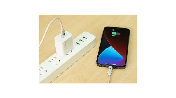 Củ sạc nhanh Mophie Power Delivery 20W Trắng 409907597